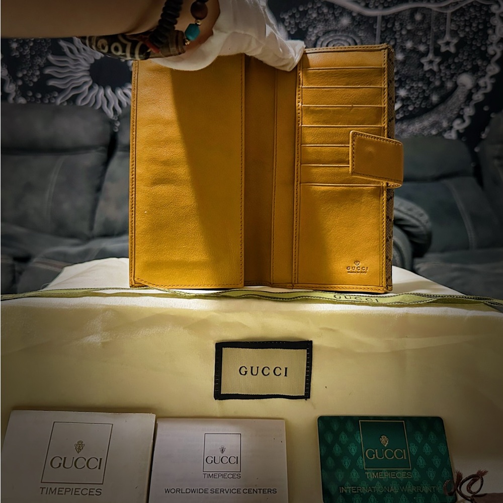 Authentic Vintage Gucci Beige and Brown Monogram Wallet ❌80% OFF SALE❌ - Picture 7 of 16